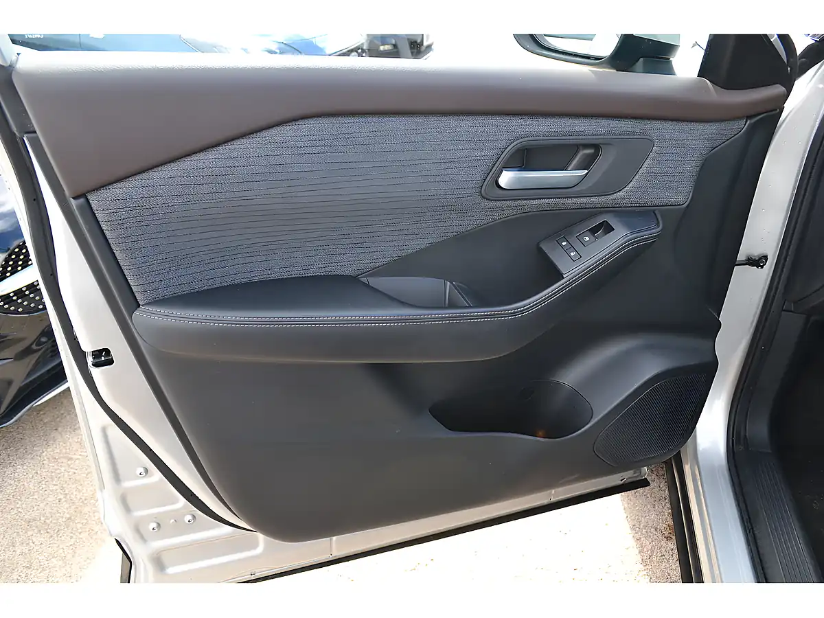 Used 2023 Nissan X-Trail Acenta Premium Silver - Interior and Exterior details 17