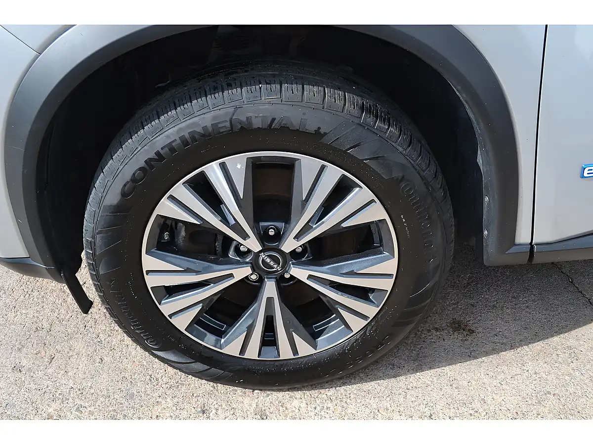 Used 2023 Nissan X-Trail Acenta Premium Silver - Interior and Exterior details 8