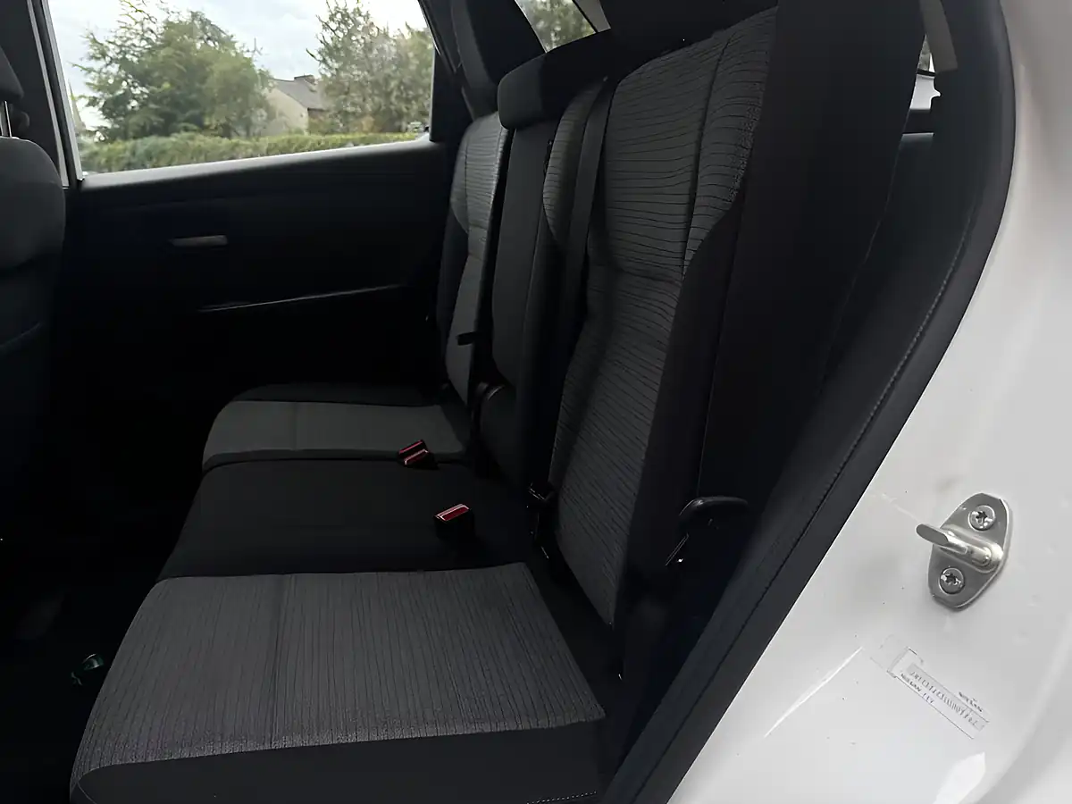 Used 2023 Nissan X-Trail Acenta Premium White - Interior and Exterior details 7