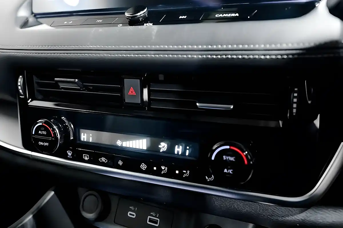 Used 2023 Nissan X-Trail N-Connecta Blue - Interior and Exterior details 18