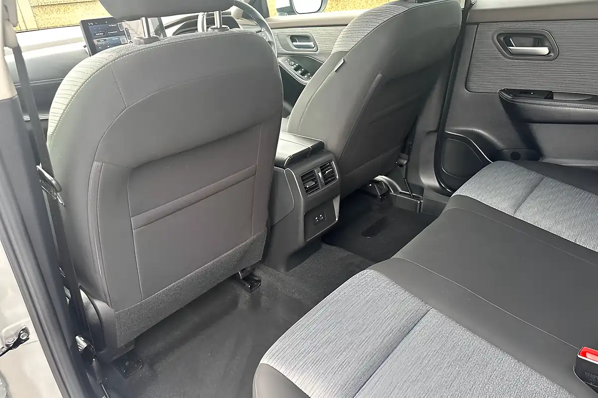 Used 2023 Nissan X-Trail N-Connecta Silver - Interior and Exterior details 15