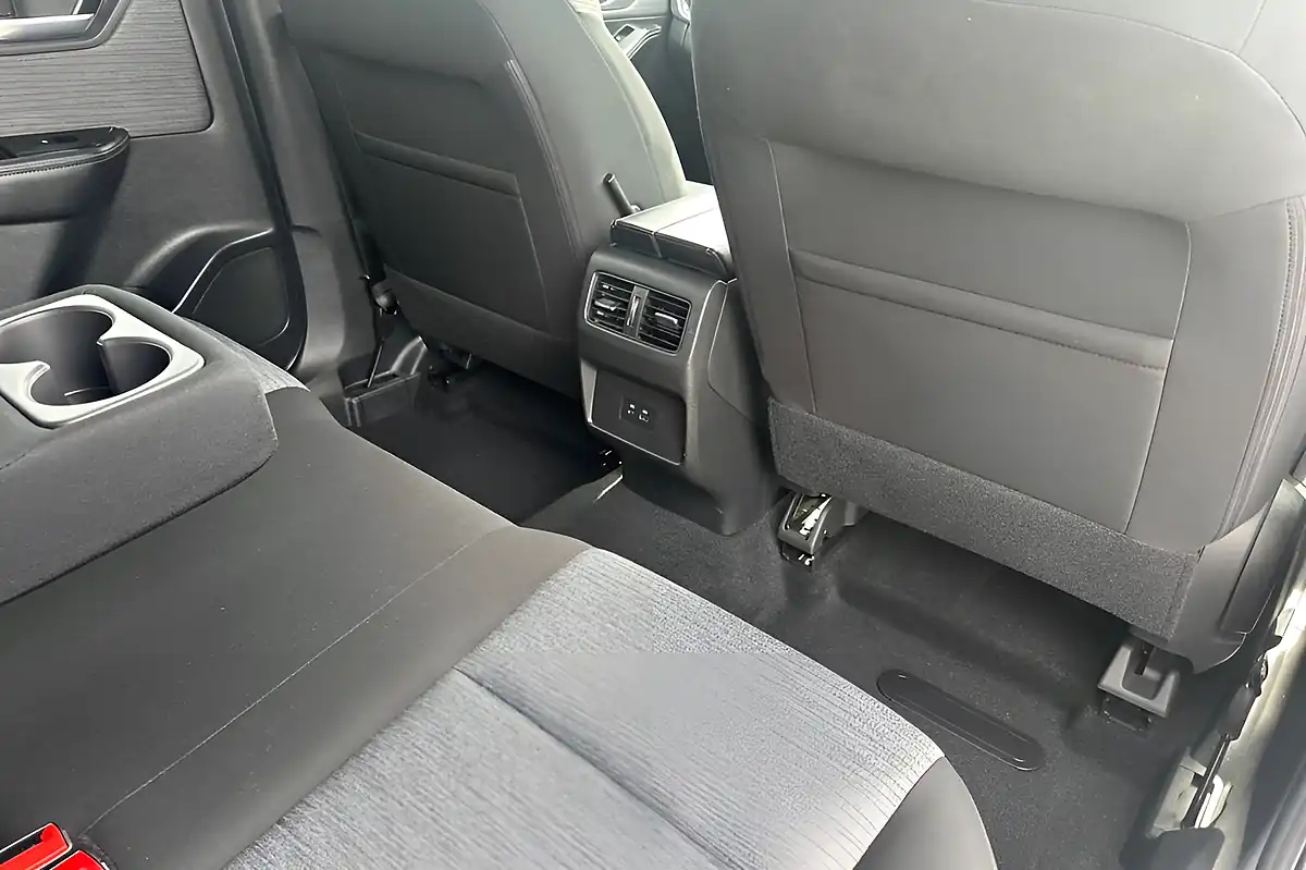 Used 2023 Nissan X-Trail N-Connecta Silver - Interior and Exterior details 16