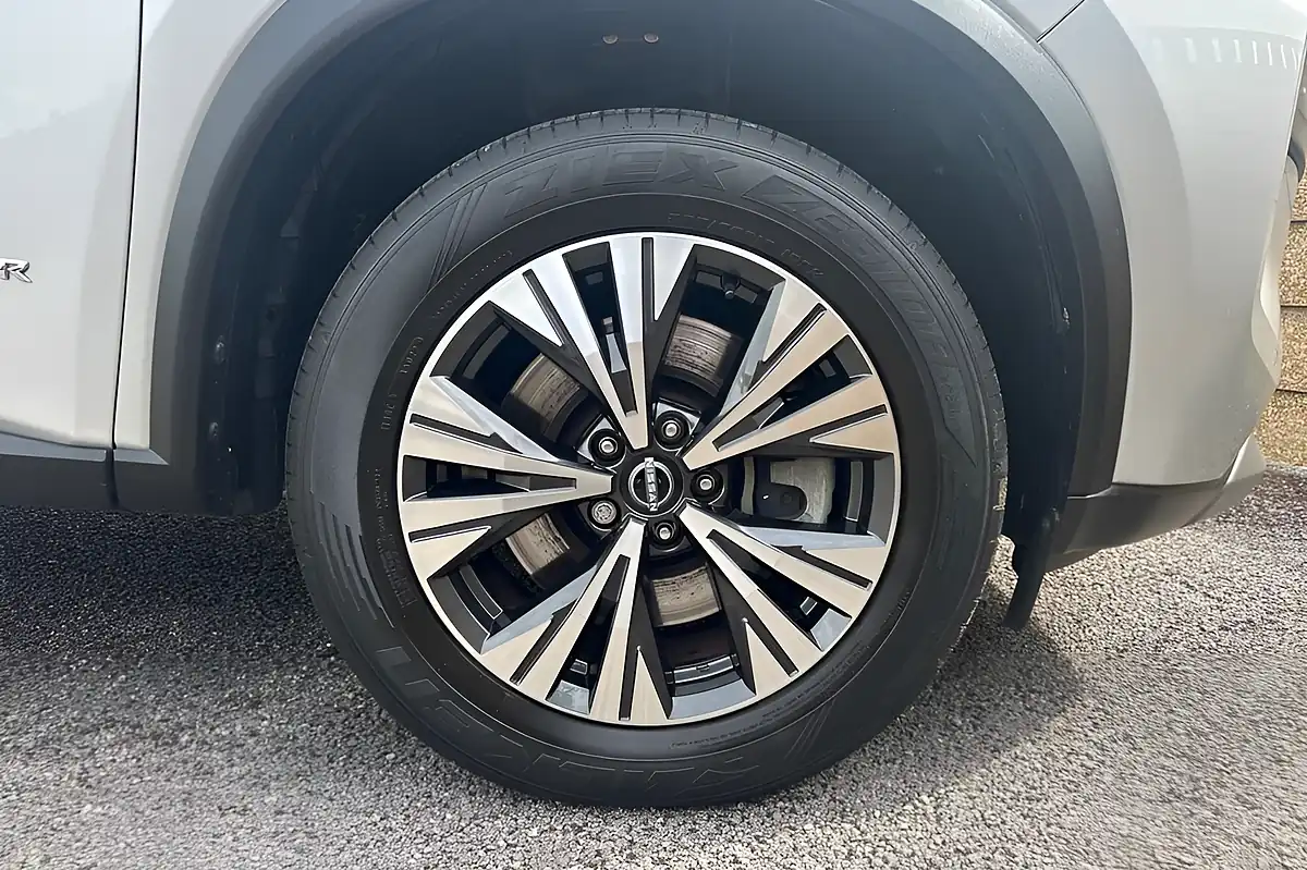 Used 2023 Nissan X-Trail N-Connecta Silver - Interior and Exterior details 9