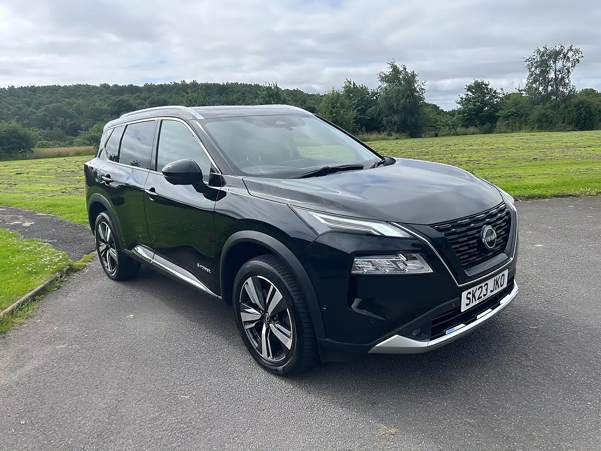 Used 2023 Nissan X-Trail Tekna Black - Front View