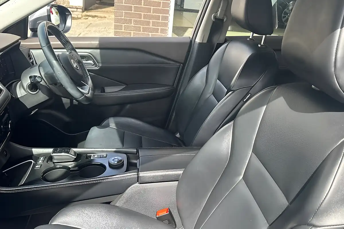 Used 2023 Nissan X-Trail Tekna Gun Metal - Interior and Exterior details 16