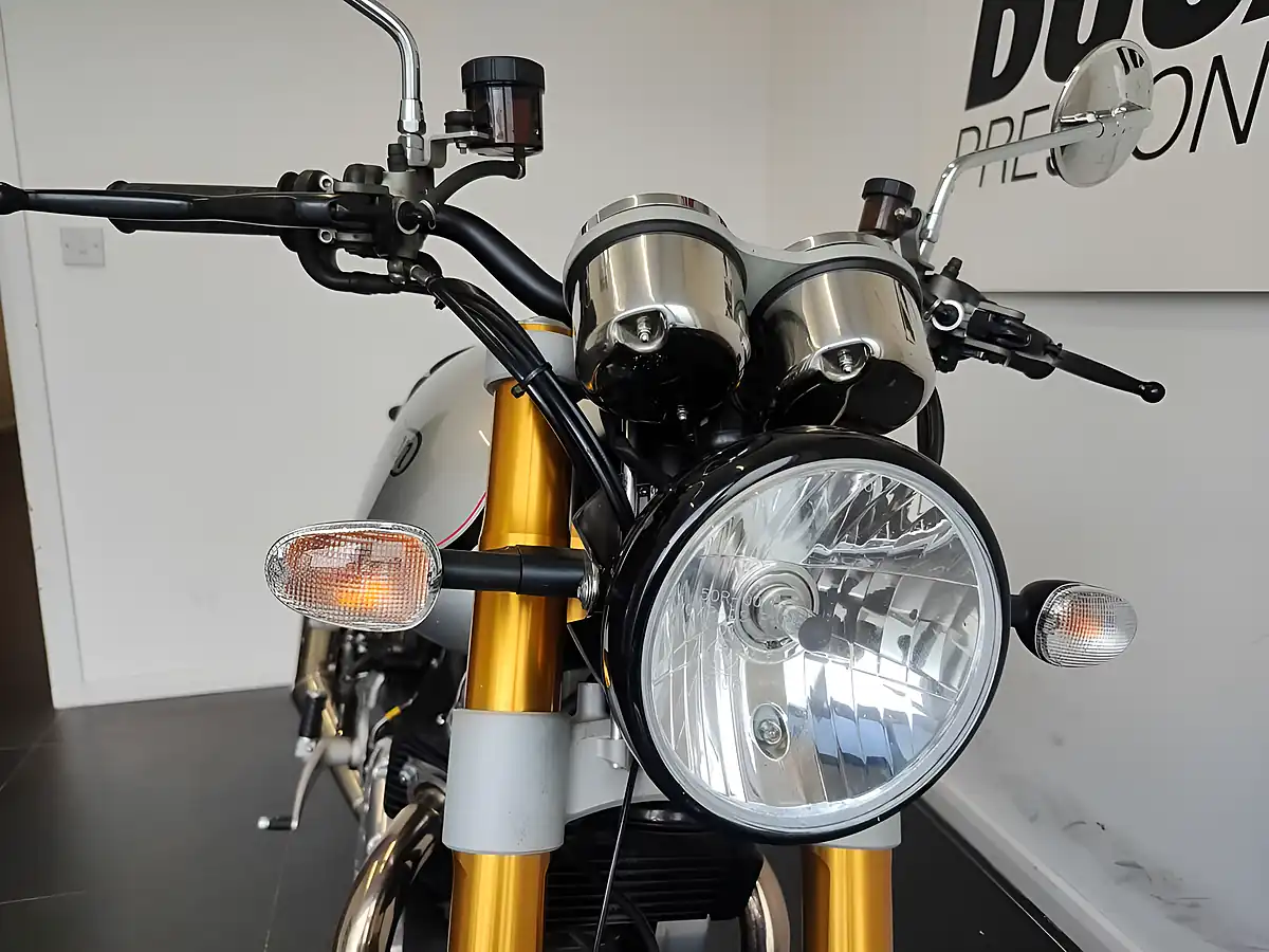 Used 2023 Norton Commando 961 Sp Silver - Interior and Exterior details 3