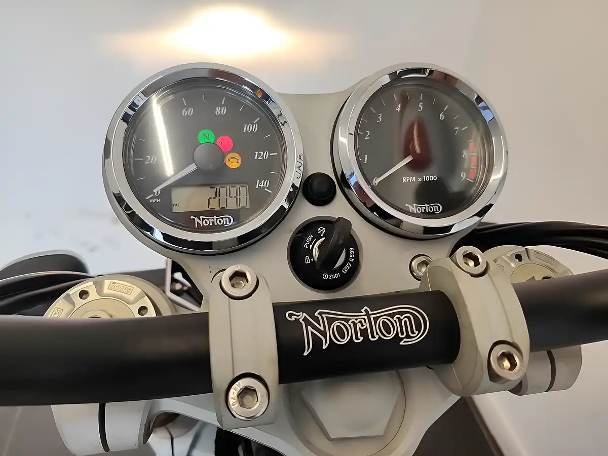 Used 2023 Norton Commando 961 Sp Silver - Interior and Exterior details 4