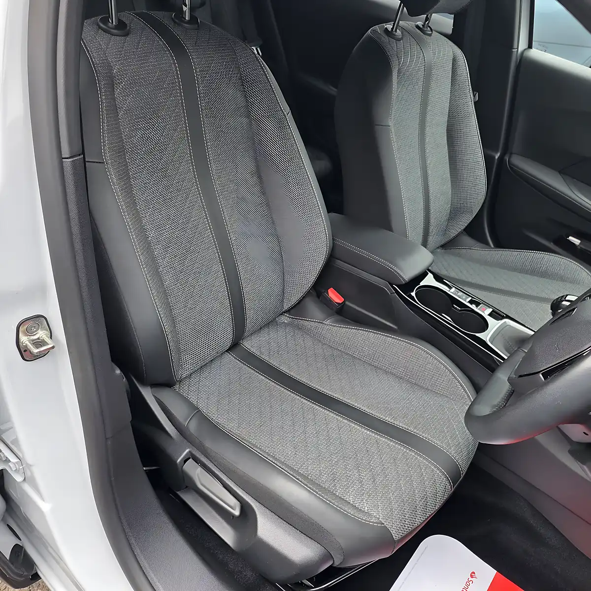 Used 2023 Peugeot 2008 Allure Edition Alpine White - Interior and Exterior details 16