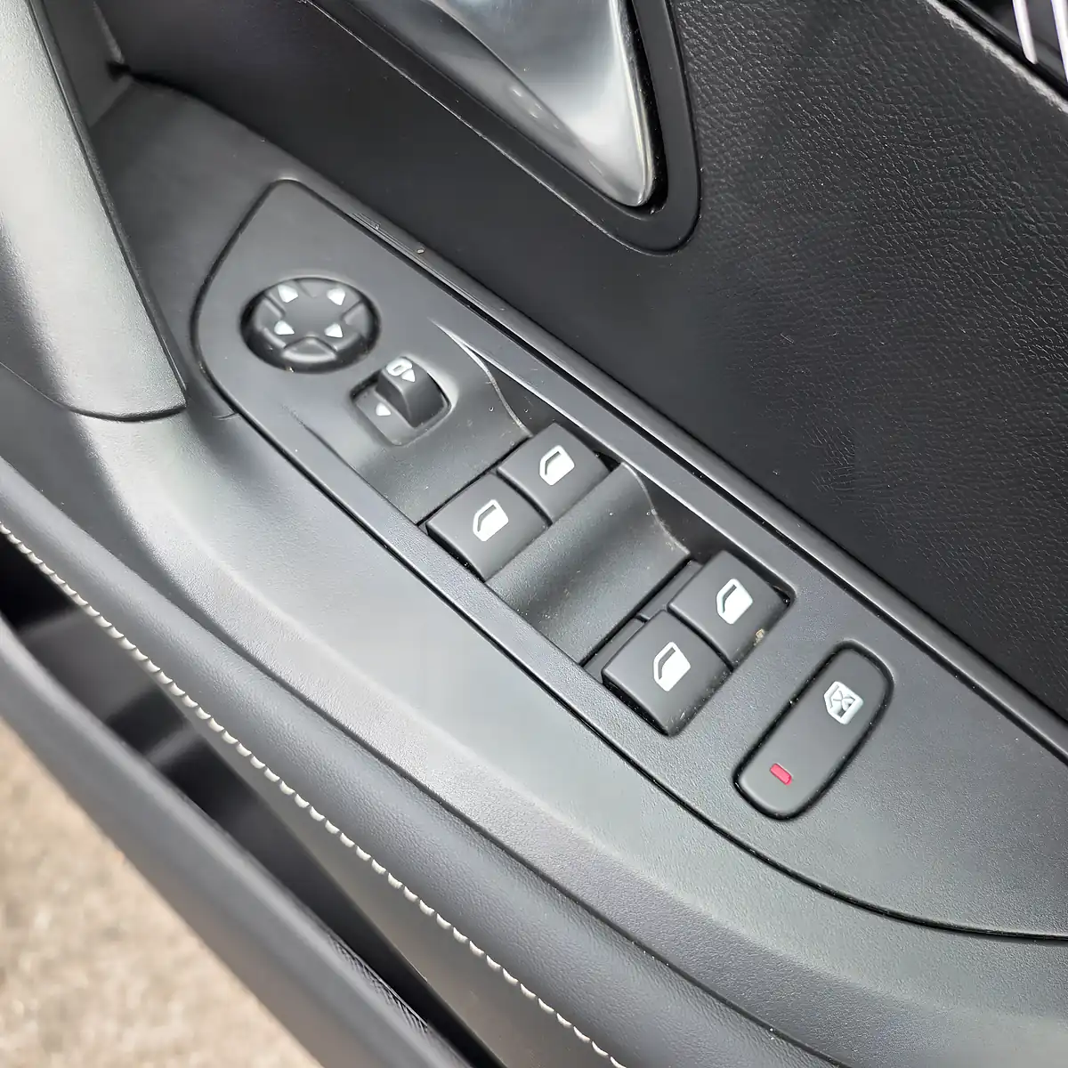 Used 2023 Peugeot 2008 Allure Edition Alpine White - Interior and Exterior details 18