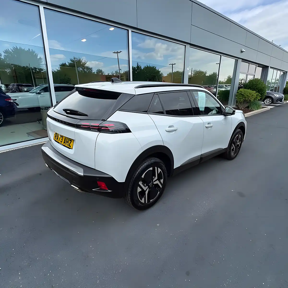 Used 2023 Peugeot 2008 Allure Edition Alpine White - Interior and Exterior details 3
