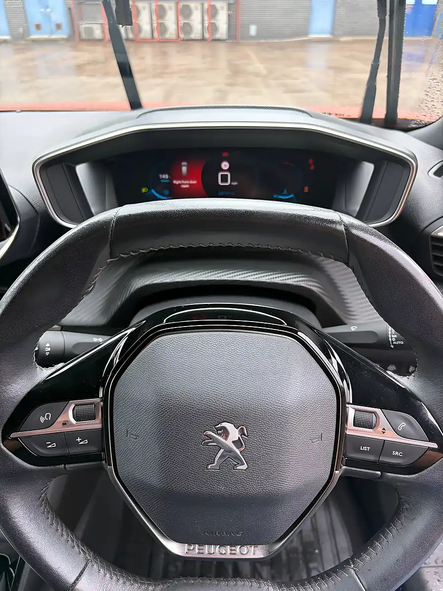 Used 2023 Peugeot 2008 Allure Premium Orange - Interior and Exterior details 14