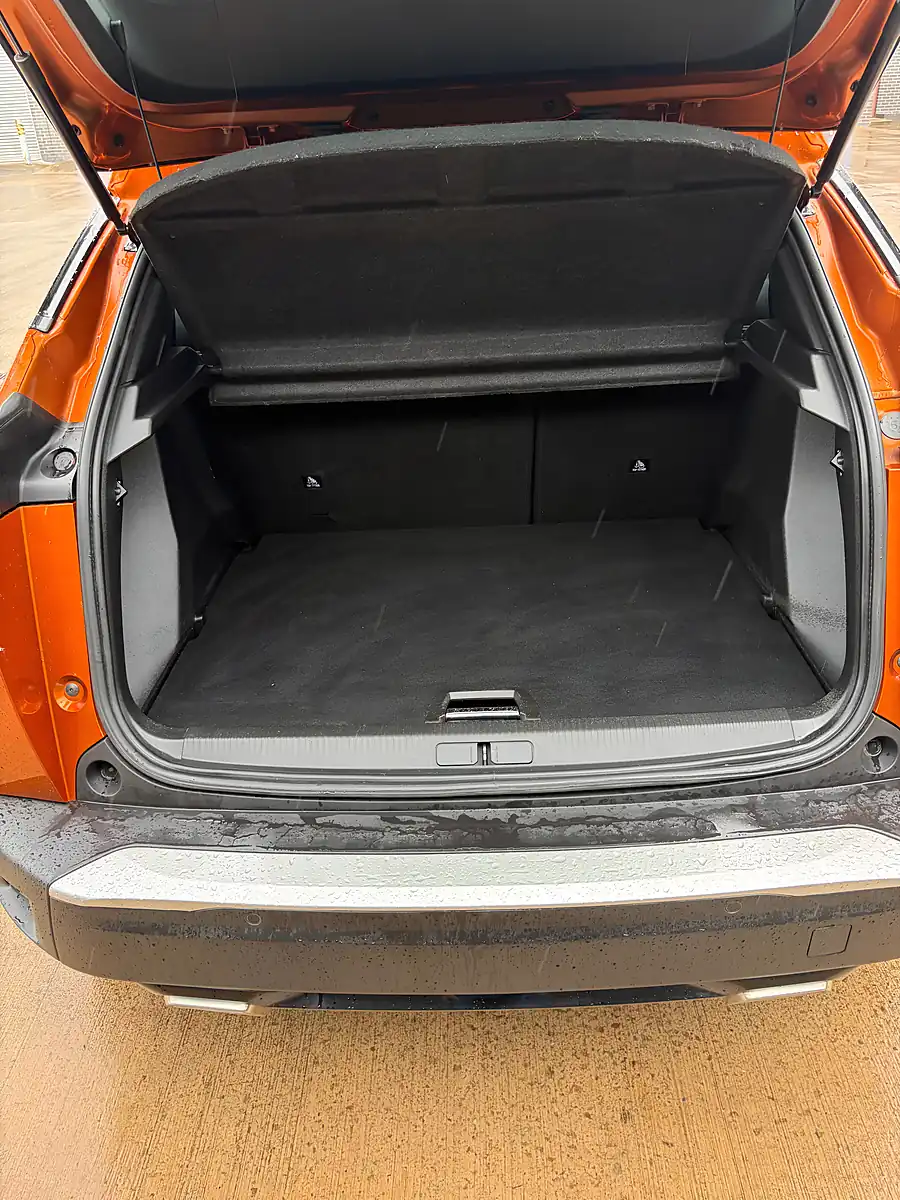 Used 2023 Peugeot 2008 Allure Premium Orange - Interior and Exterior details 7