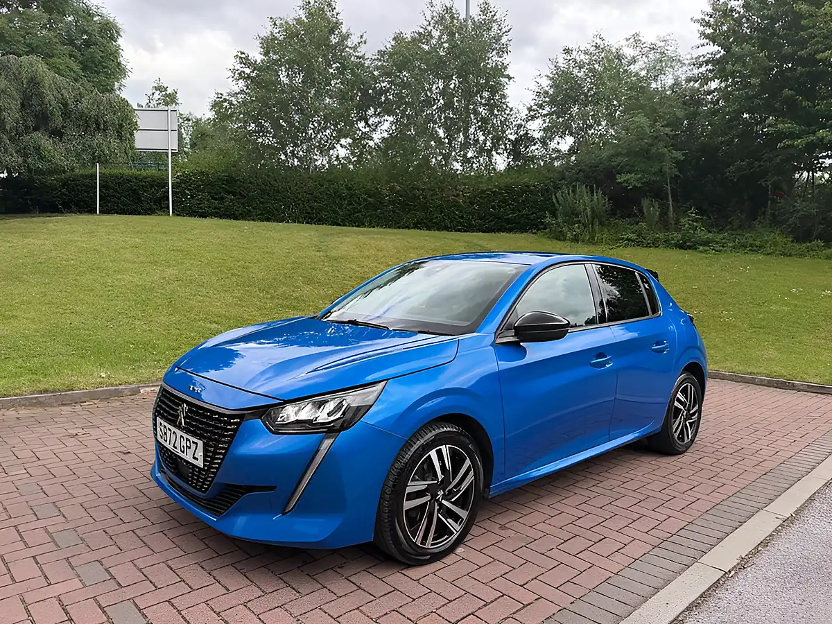 Used 2023 Peugeot 208 Allure Premium Blue - Interior and Exterior details 10