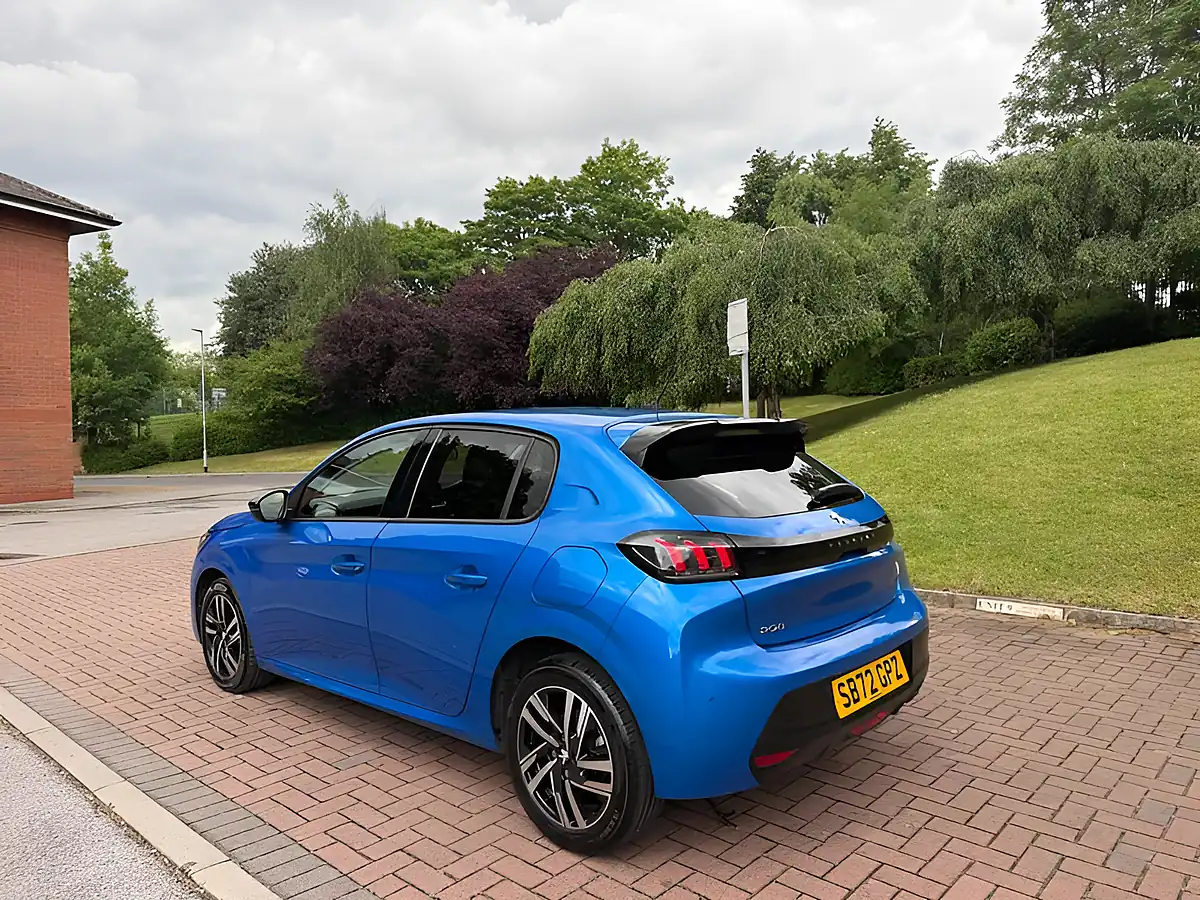 Used 2023 Peugeot 208 Allure Premium Blue - Interior and Exterior details 4