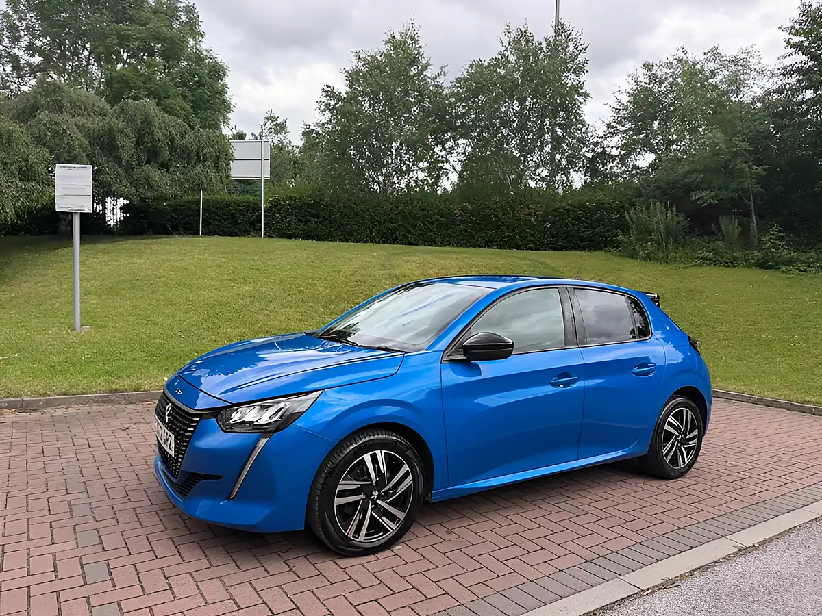 Used 2023 Peugeot 208 Allure Premium Blue - Interior and Exterior details 8