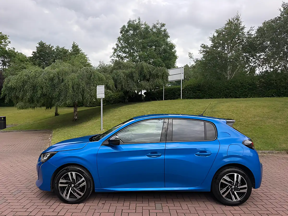 Used 2023 Peugeot 208 Allure Premium Blue - Interior and Exterior details 9