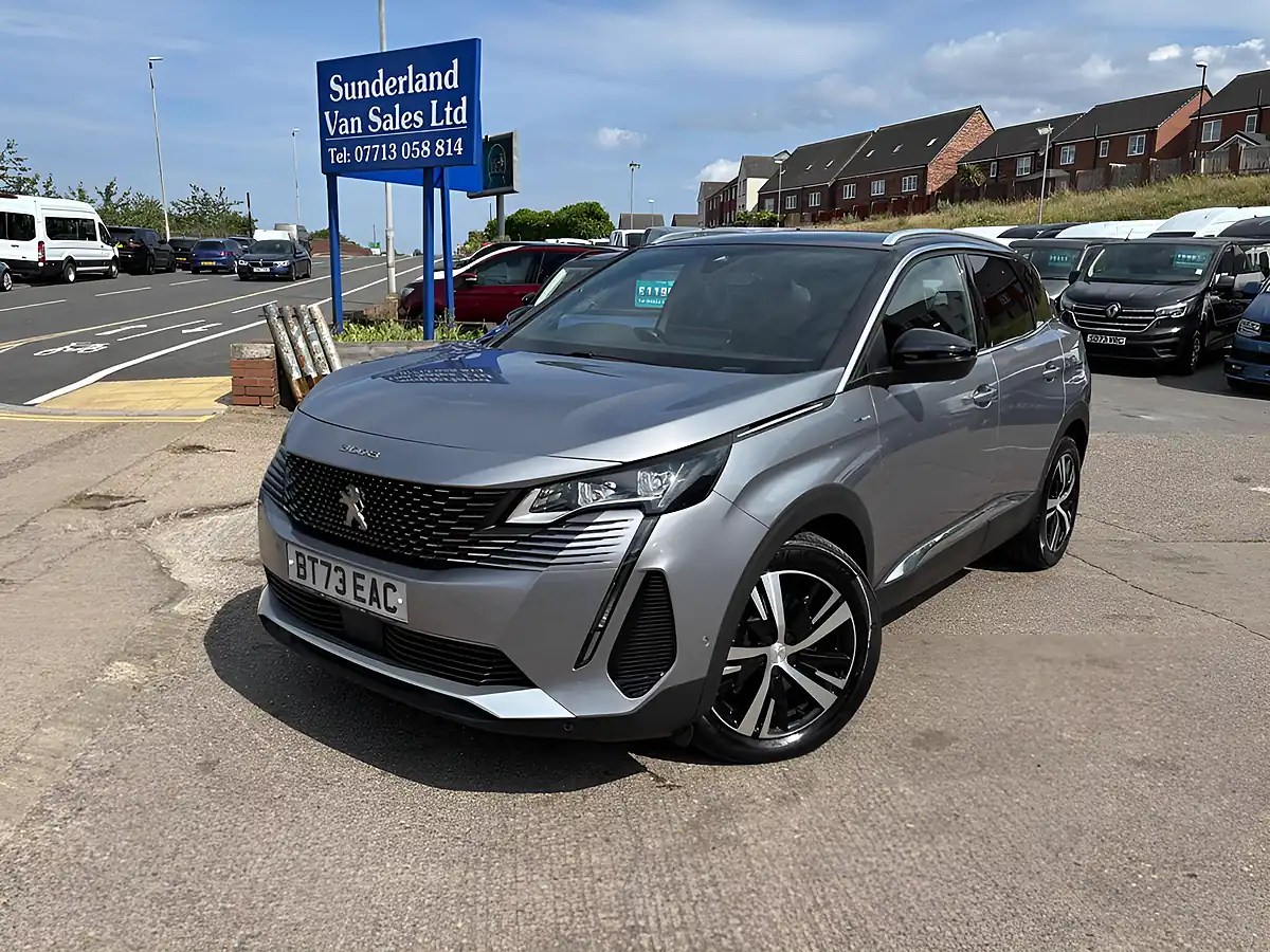 Used 2023 Peugeot 3008 GT Grey - Front View