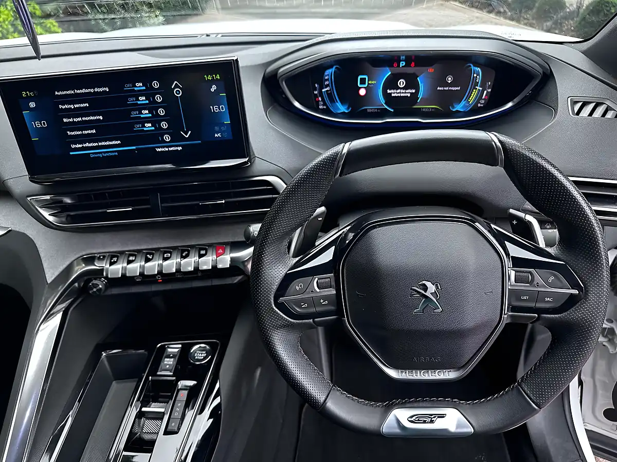 Used 2023 Peugeot 3008 GT Pearlescent White - Interior and Exterior details 10