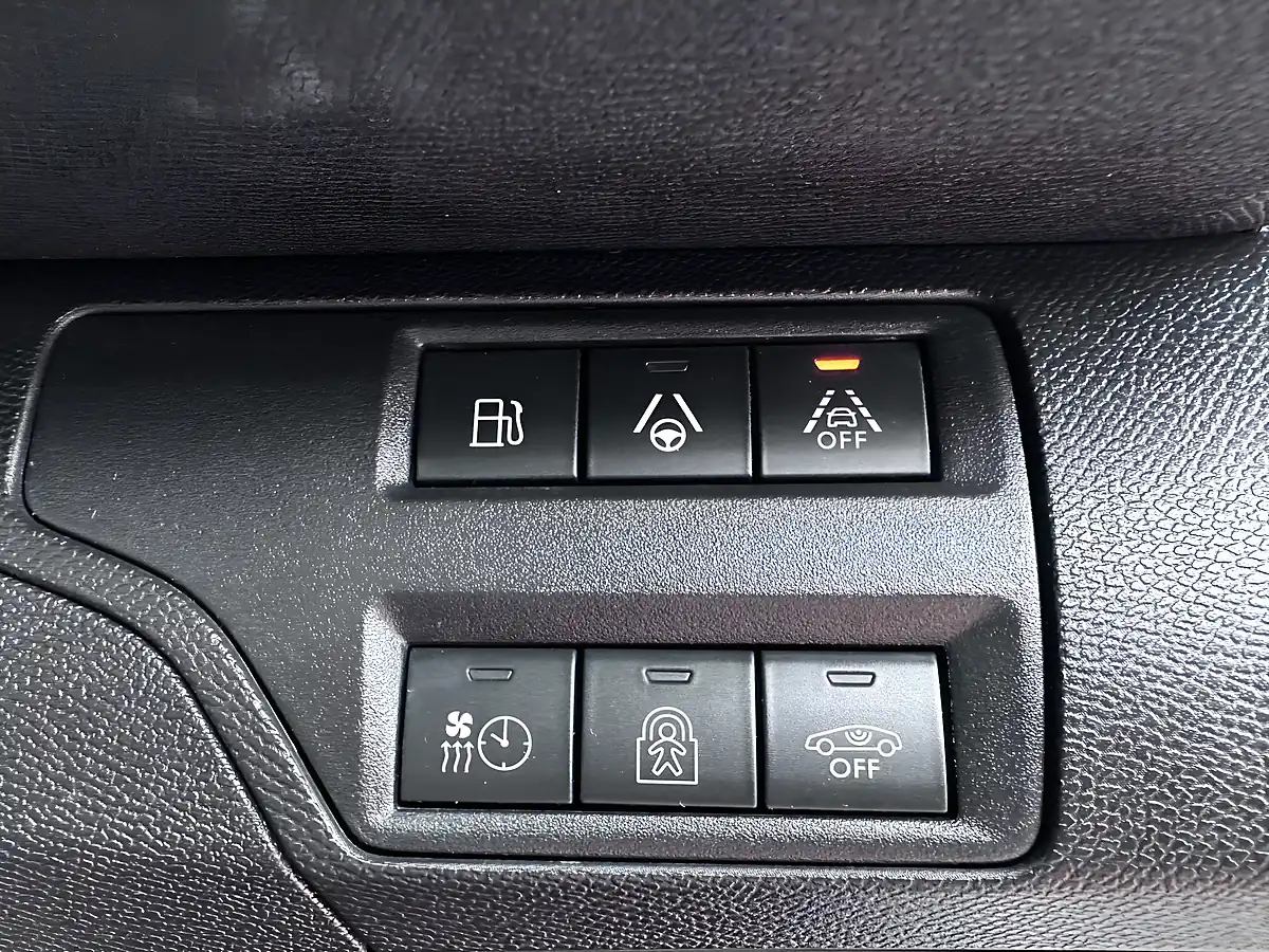Used 2023 Peugeot 3008 GT Pearlescent White - Interior and Exterior details 11