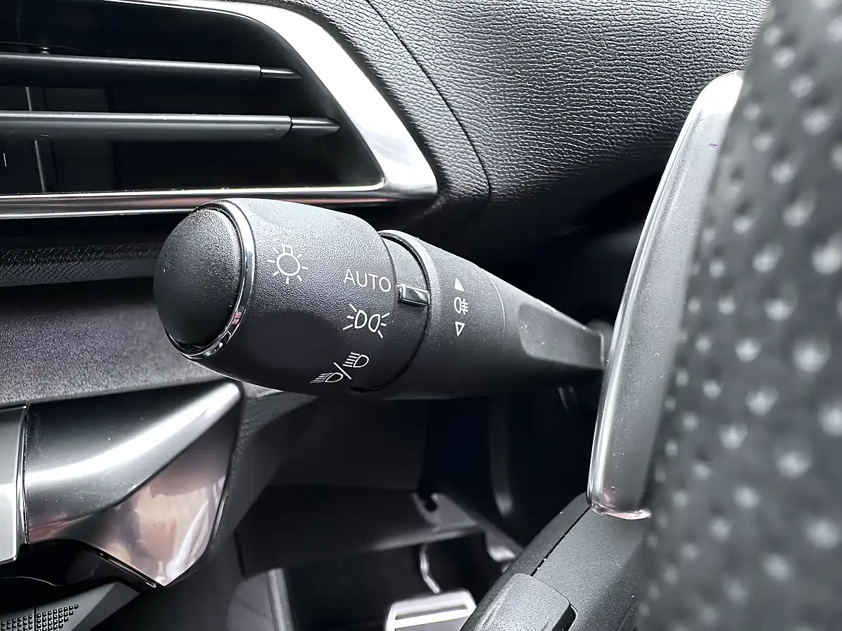 Used 2023 Peugeot 3008 GT Pearlescent White - Interior and Exterior details 12