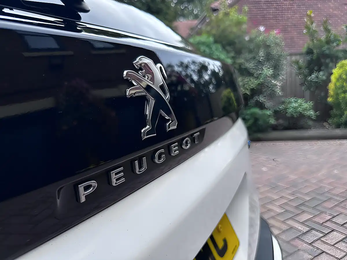 Used 2023 Peugeot 3008 GT Pearlescent White - Interior and Exterior details 18