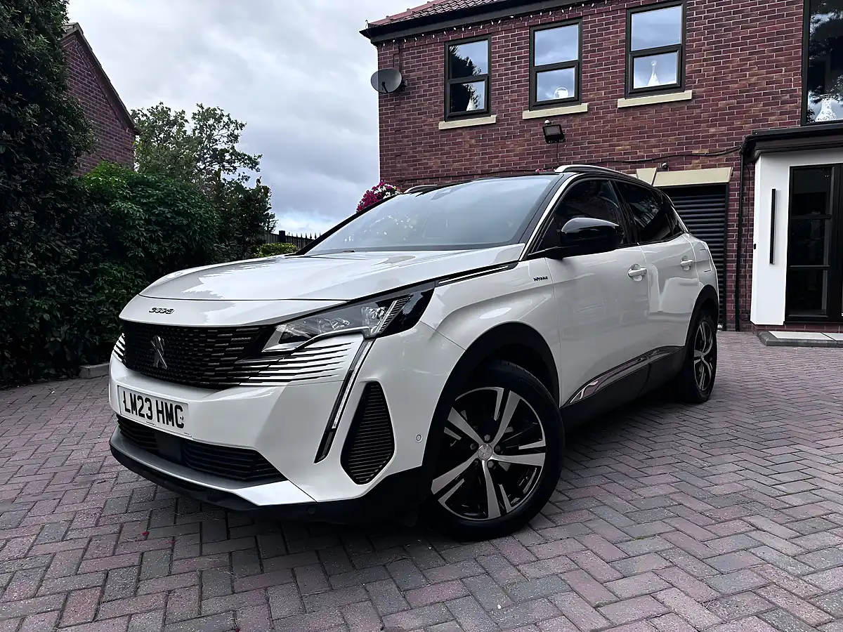 Used 2023 Peugeot 3008 GT Pearlescent White - Interior and Exterior details 3