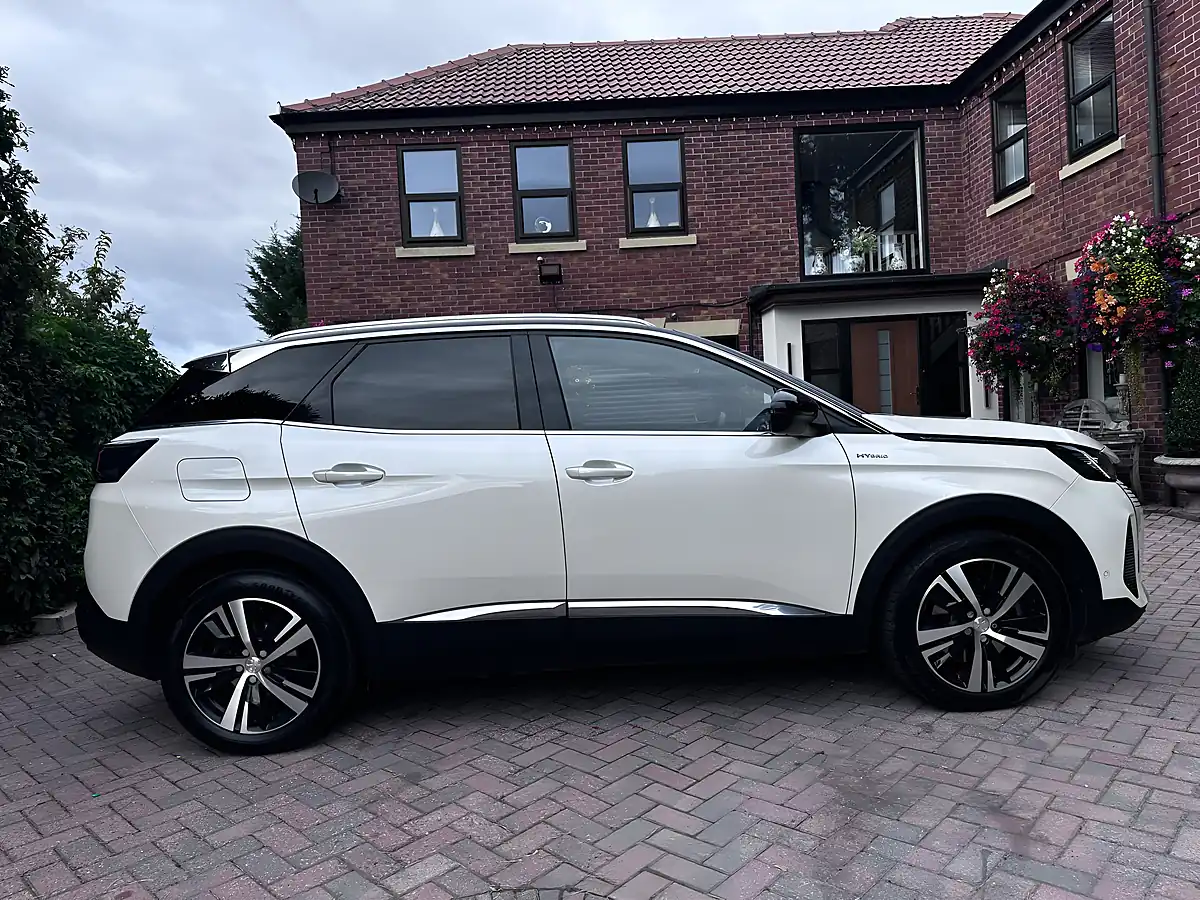 Used 2023 Peugeot 3008 GT Pearlescent White - Interior and Exterior details 4