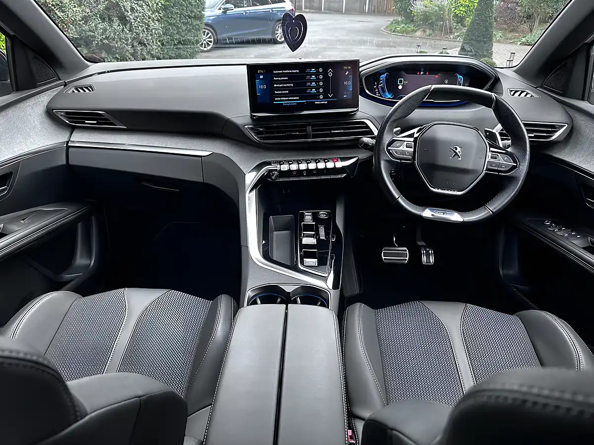 Used 2023 Peugeot 3008 GT Pearlescent White - Interior and Exterior details 9