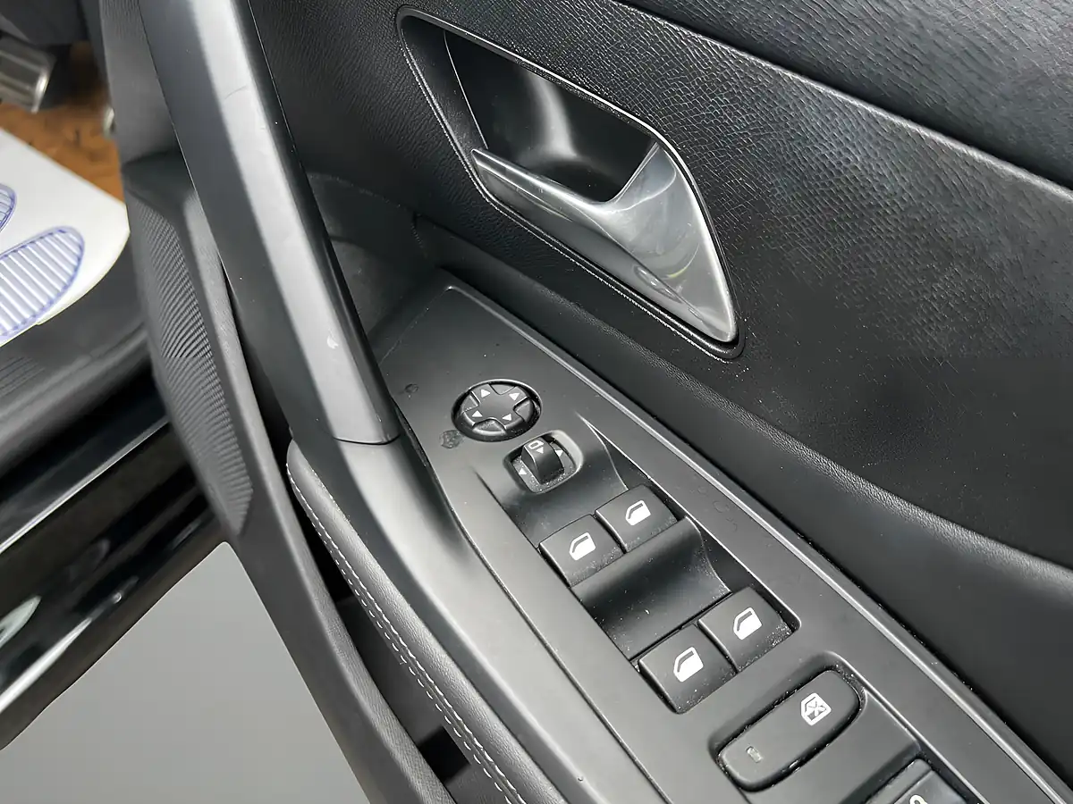 Used 2023 Peugeot 308 Allure Black - Interior and Exterior details 15