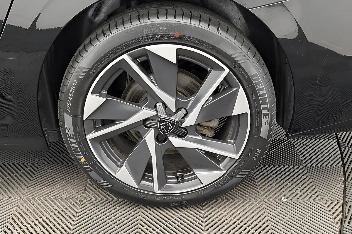 Used 2023 Peugeot 308 Sw Allure Premium Black - Interior and Exterior details 20