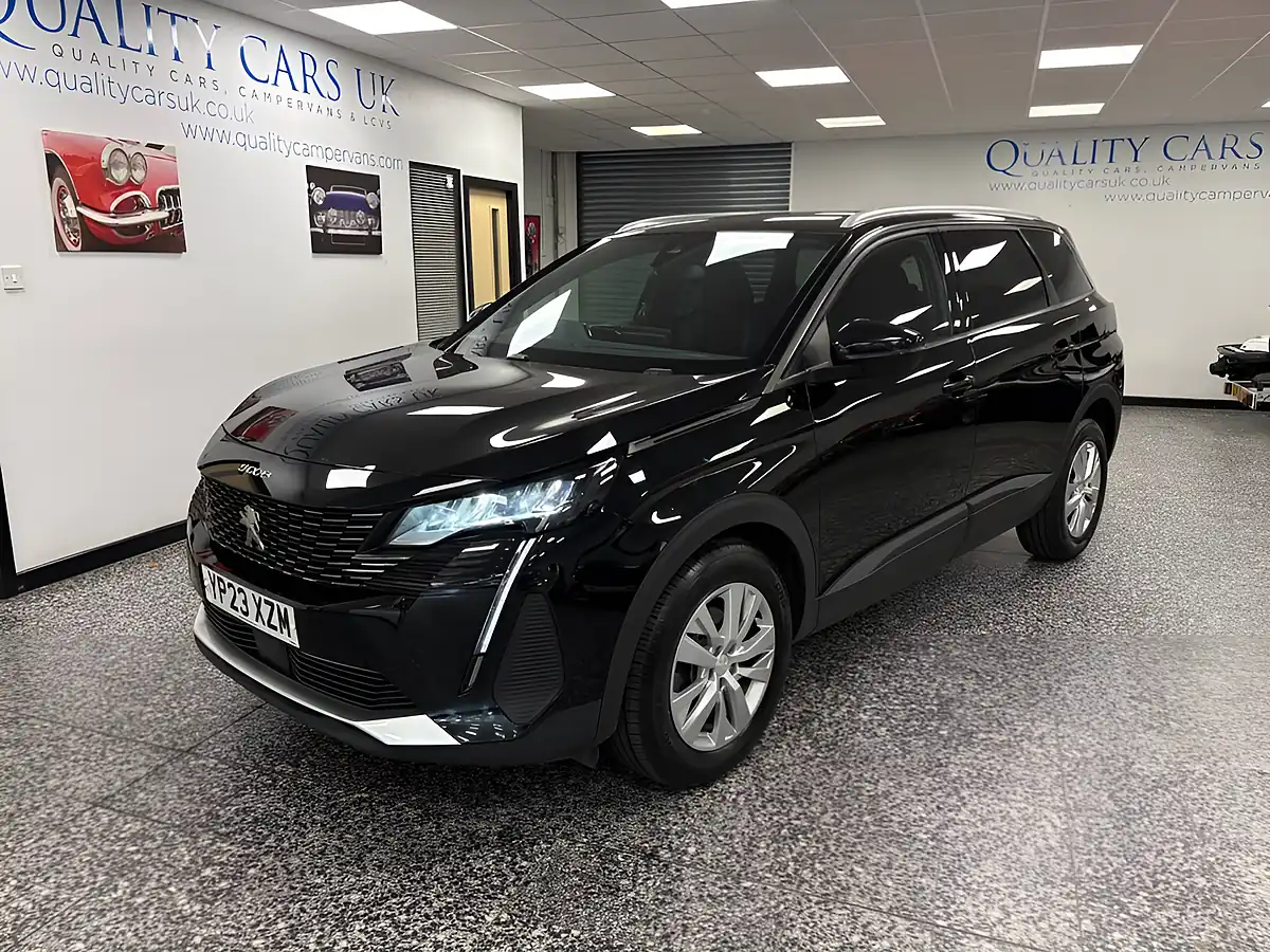 Used 2023 Peugeot 5008 Active Premium + Black - Front View