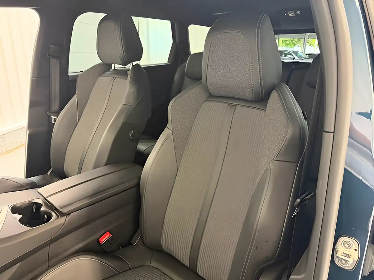 Used 2023 Peugeot 5008 Allure Premium Celebes Blue - Interior and Exterior details 11