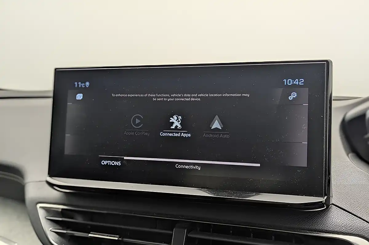 Used 2023 Peugeot 5008 GT Line White - Interior and Exterior details 11
