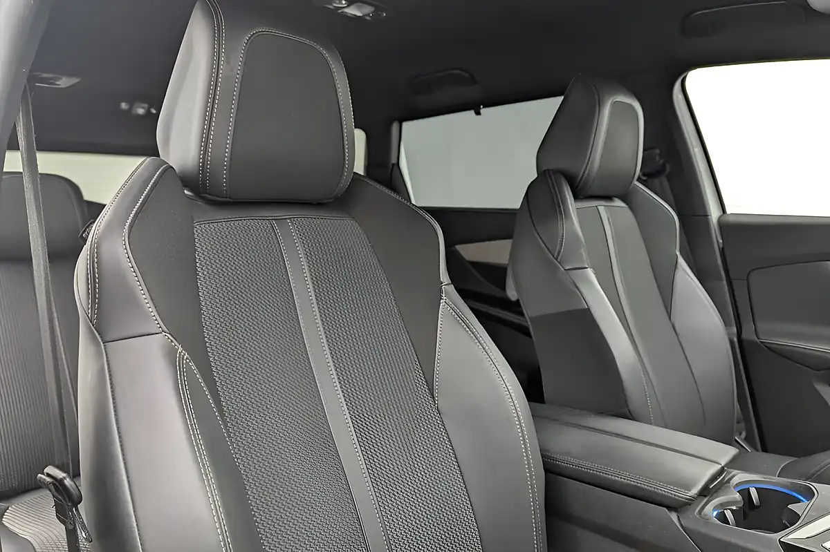 Used 2023 Peugeot 5008 GT Line White - Interior and Exterior details 13