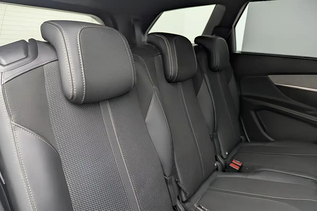 Used 2023 Peugeot 5008 GT Line White - Interior and Exterior details 17