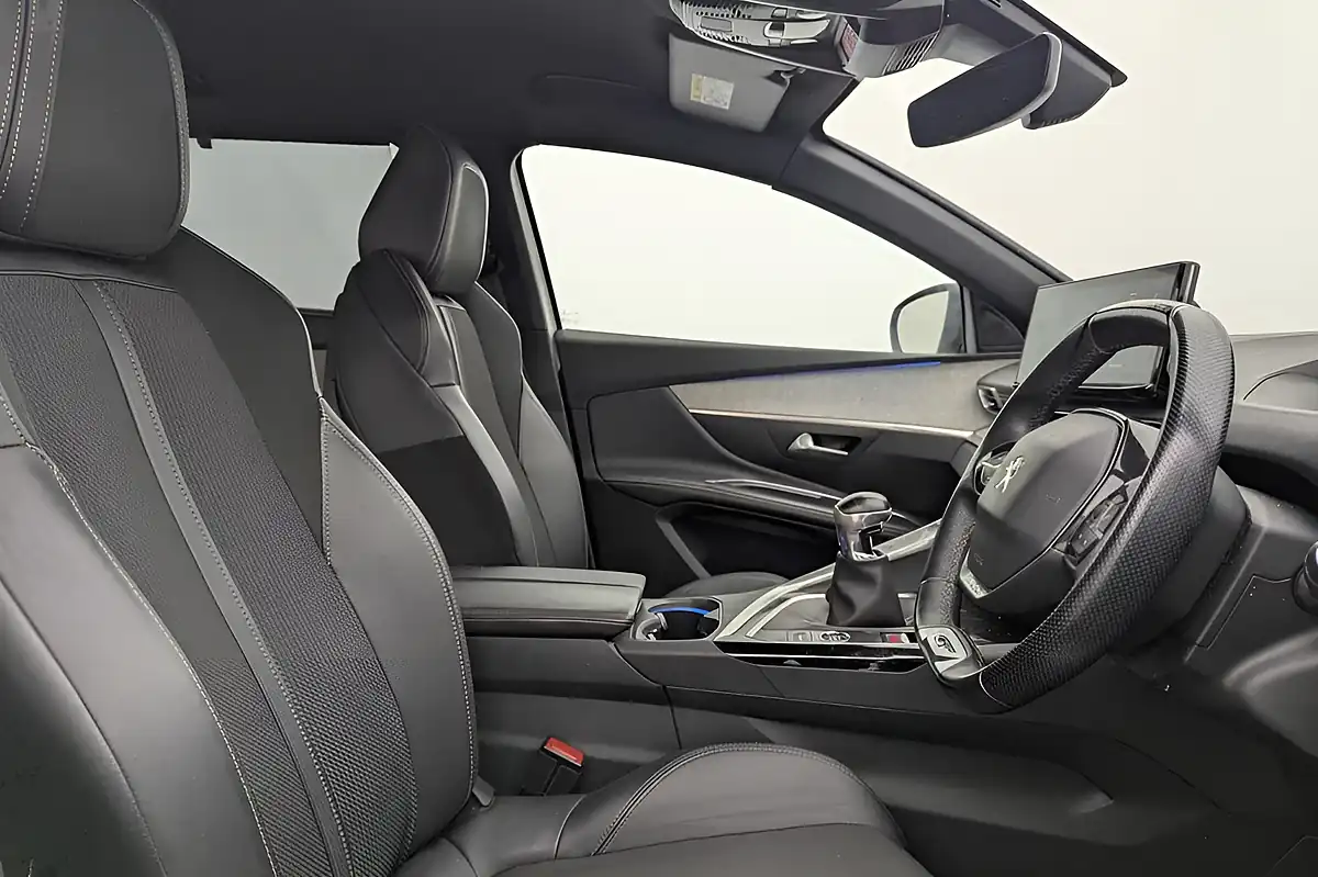 Used 2023 Peugeot 5008 GT Line White - Interior and Exterior details 2