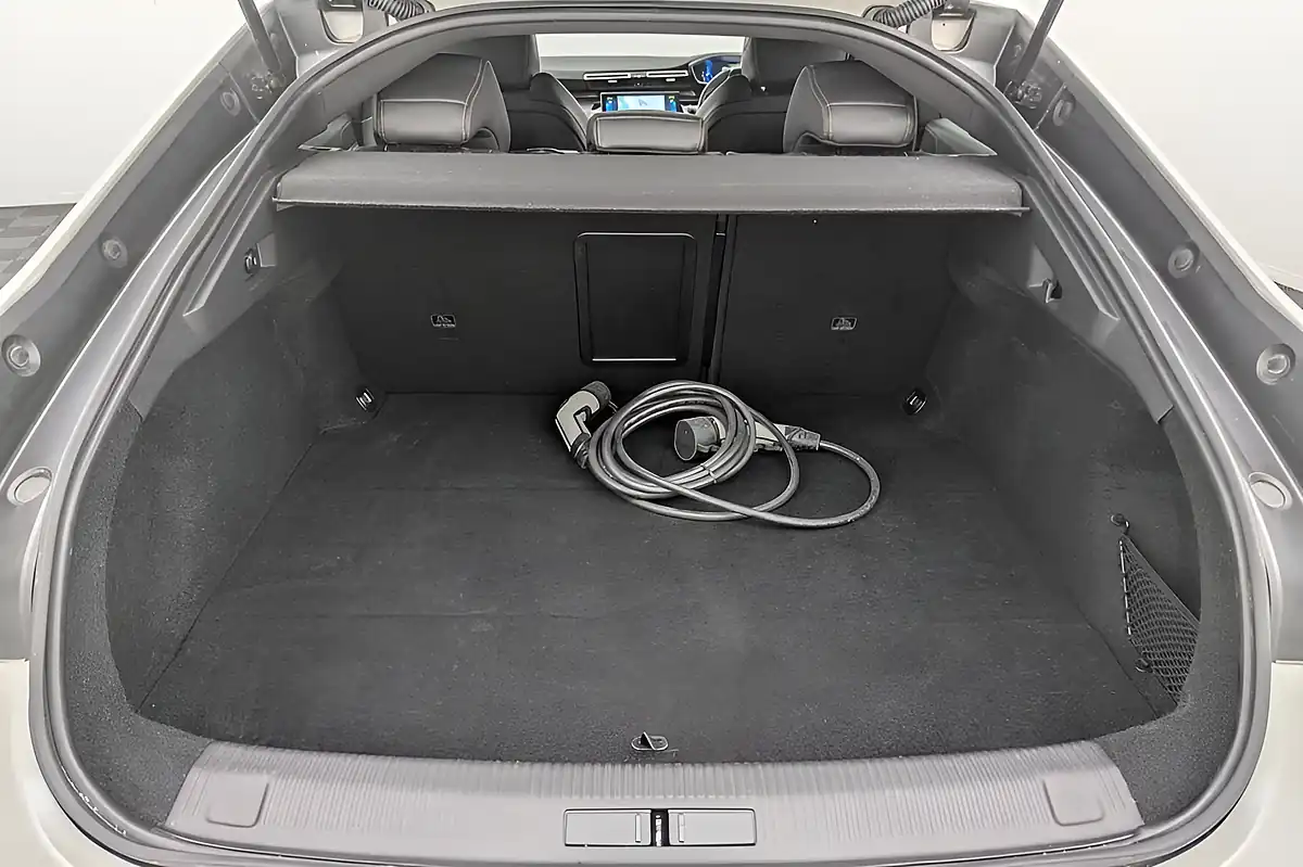 Used 2023 Peugeot 508 GT White - Interior and Exterior details 11