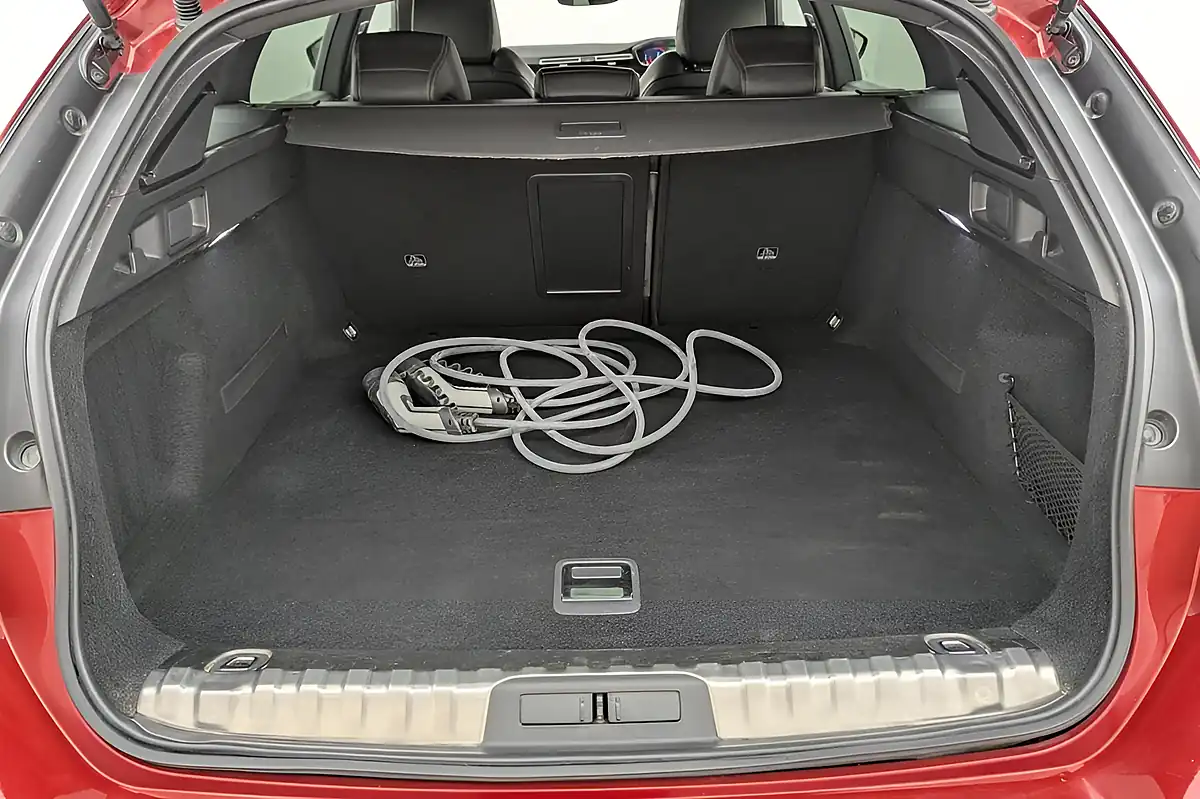 Used 2023 Peugeot 508 Sw GT Red - Interior and Exterior details 11
