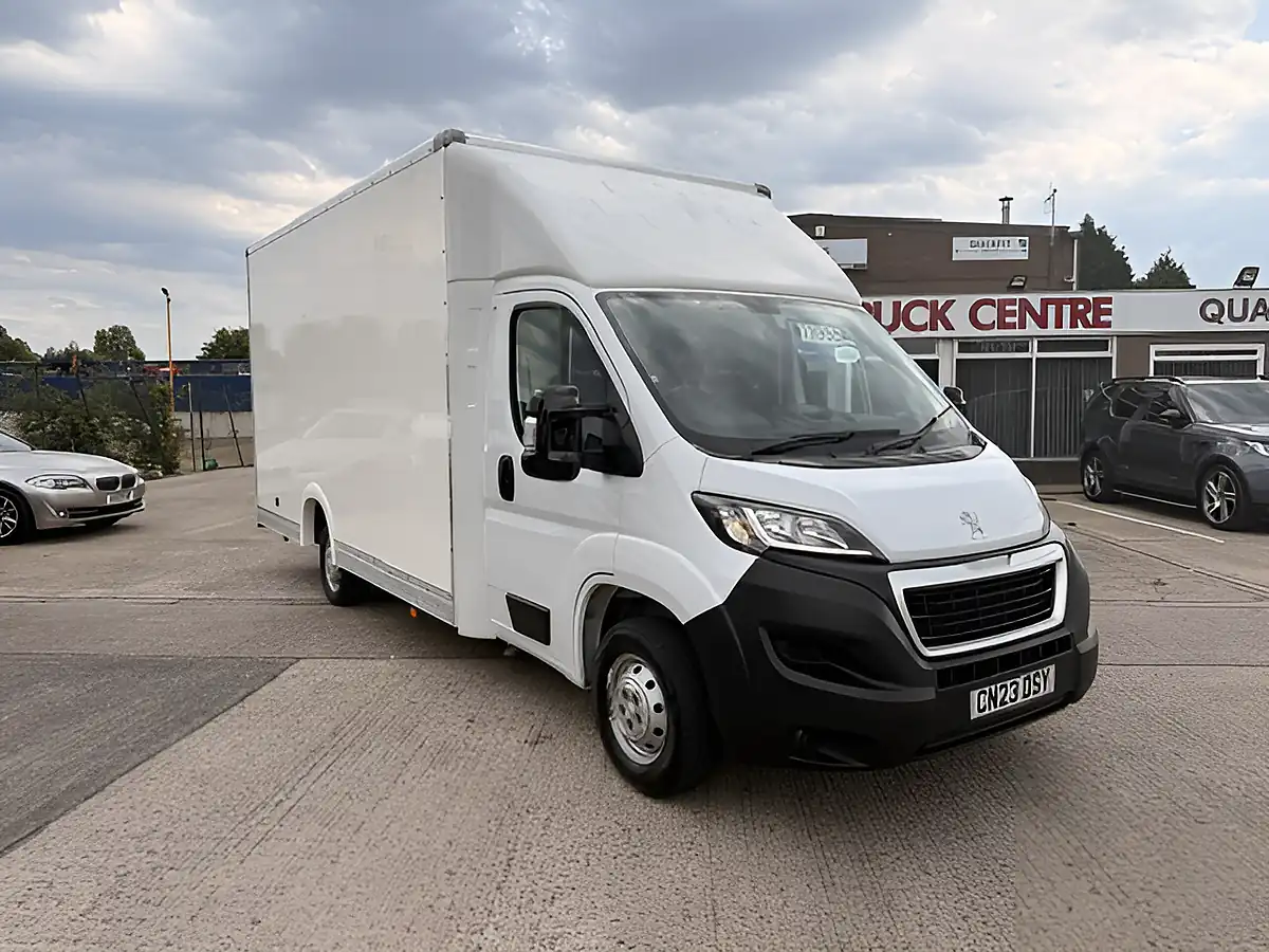 Used 2023 Peugeot Boxer 335 335 4.5 Meter Lwb Low Loader Luton White - Front View