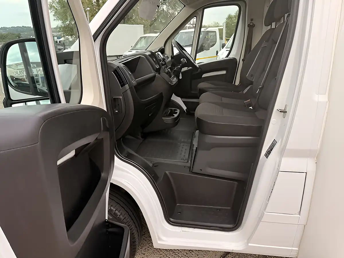 Used 2023 Peugeot Boxer 335 335 4.5 Meter Lwb Low Loader Luton White - Interior and Exterior details 12