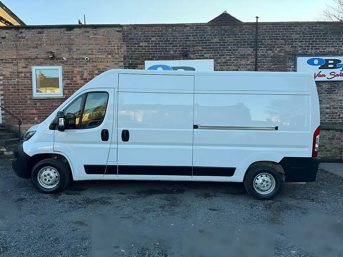 Used 2023 Peugeot Boxer 335 Professional Prem+ L3H2 White - Interior and Exterior details 6