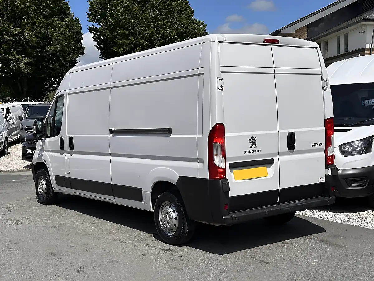Used 2023 Peugeot Boxer 335 Professional Premium + L3H2 Ice White - Interior and Exterior details 10