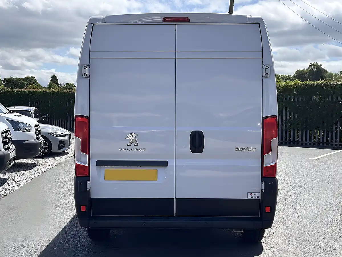 Used 2023 Peugeot Boxer 335 Professional Premium + L3H2 Ice White - Interior and Exterior details 13