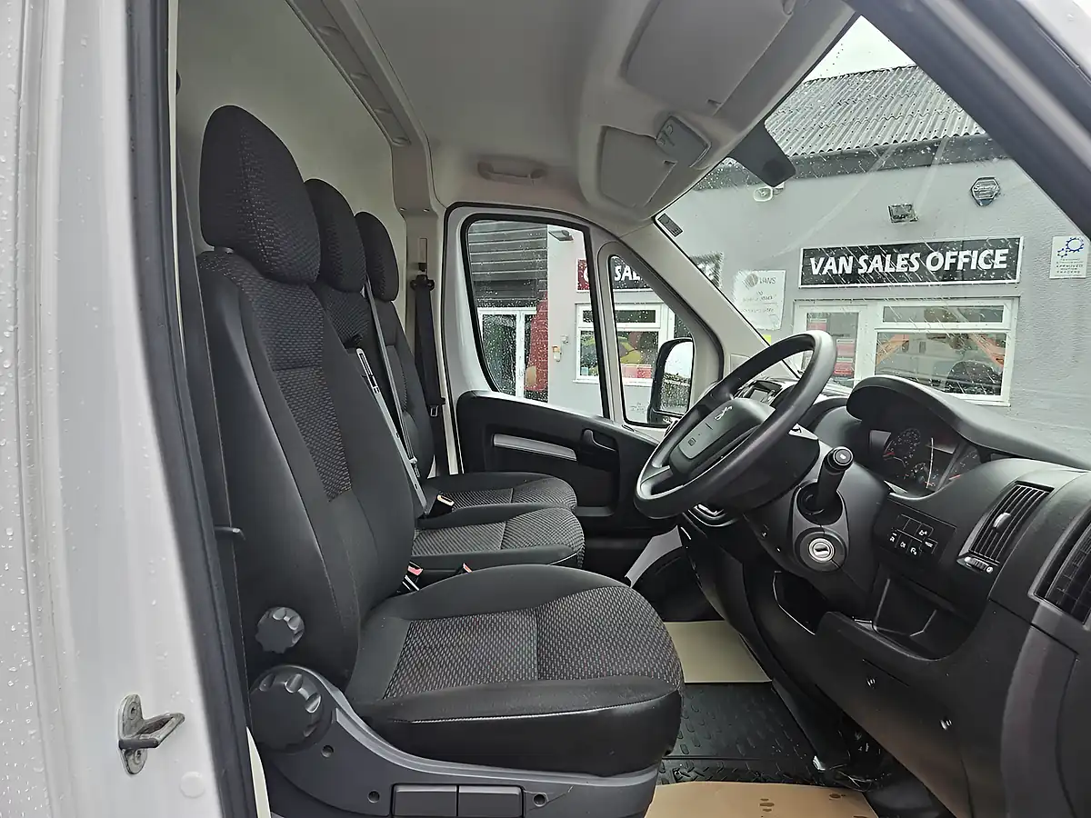 Used 2023 Peugeot Boxer 335 Professional Premium + L3H2 Ice White - Interior and Exterior details 5