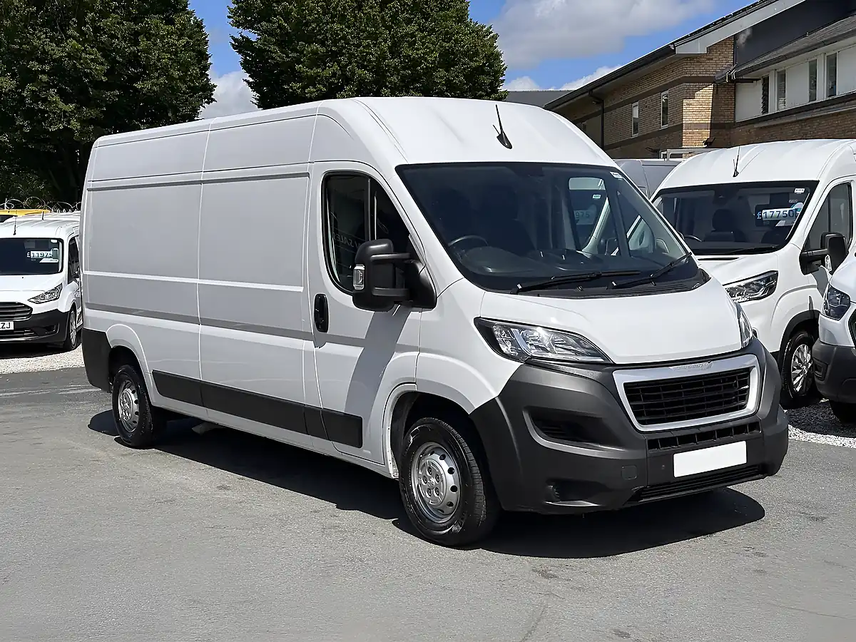 Used 2023 Peugeot Boxer 335 Professional Premium + L3H2 Ice White - Interior and Exterior details 6