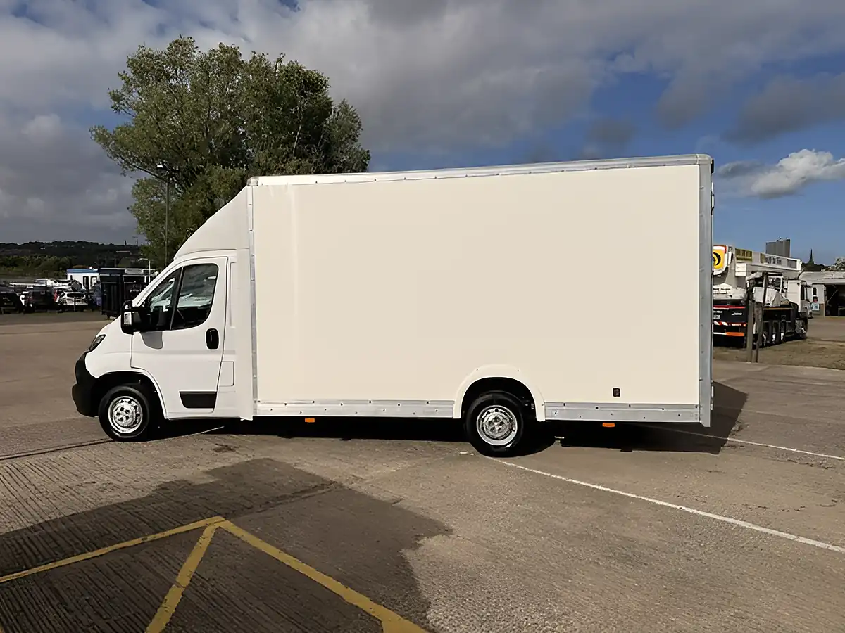 Used 2023 Peugeot Boxer 335 Professional Premium Plus White - Interior and Exterior details 10