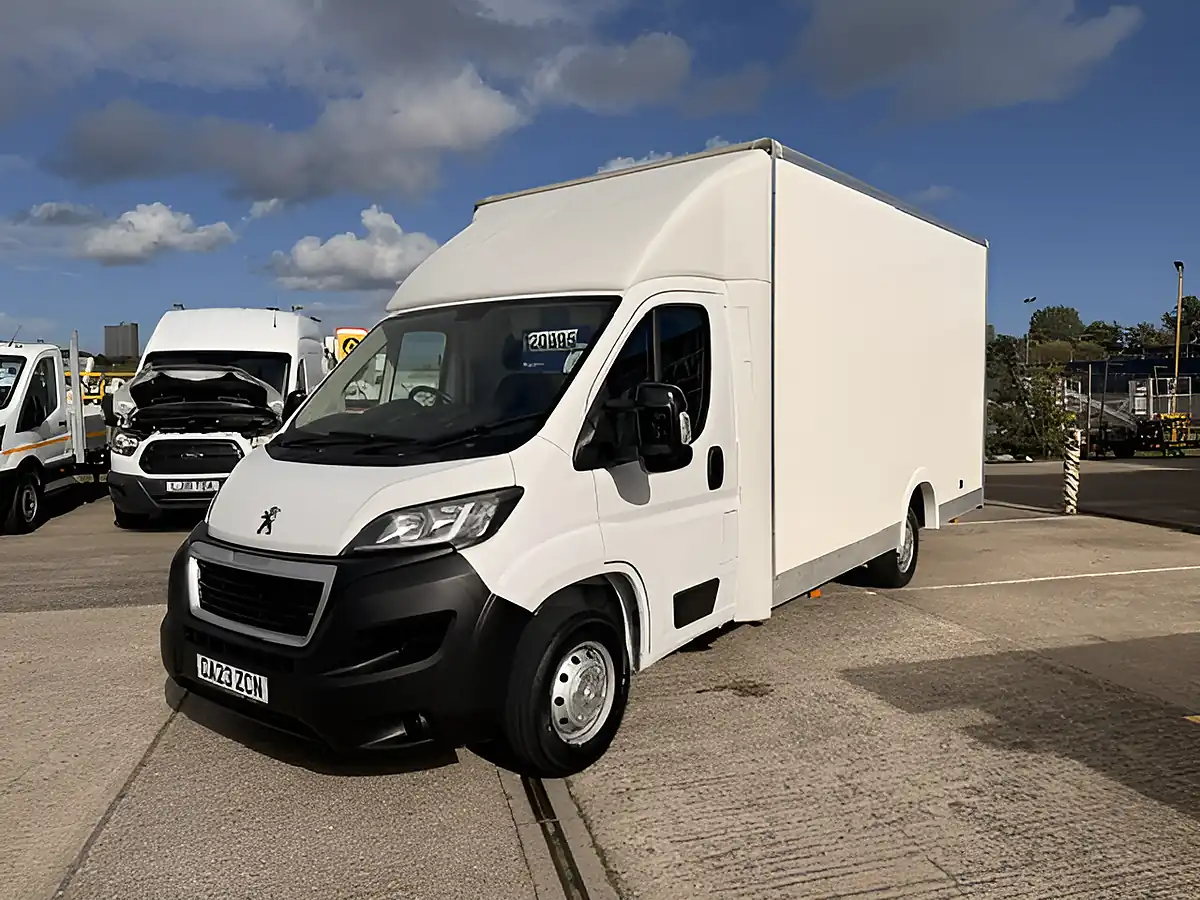 Used 2023 Peugeot Boxer 335 Professional Premium Plus White - Interior and Exterior details 11