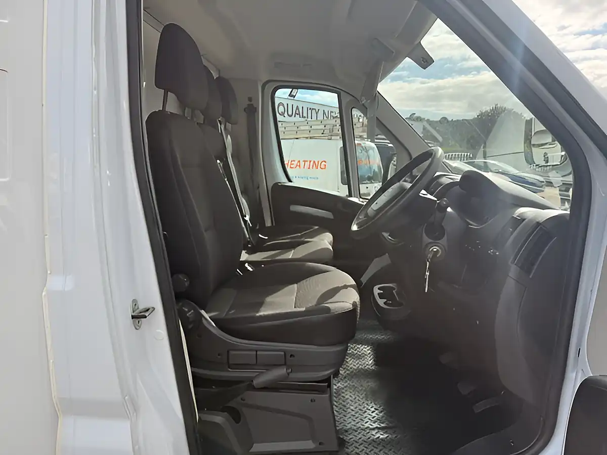 Used 2023 Peugeot Boxer 335 Professional Premium Plus White - Interior and Exterior details 15