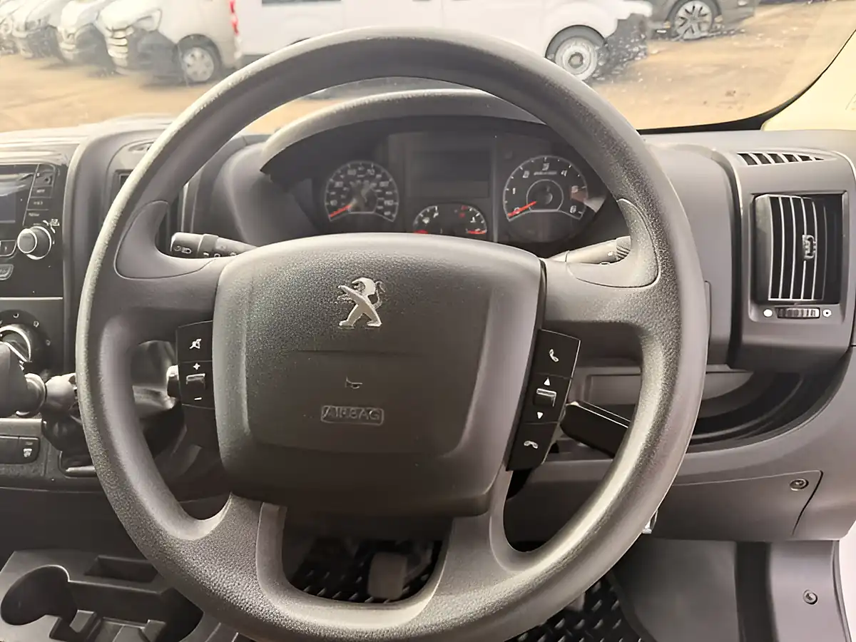 Used 2023 Peugeot Boxer 335 Professional Premium Plus White - Interior and Exterior details 19