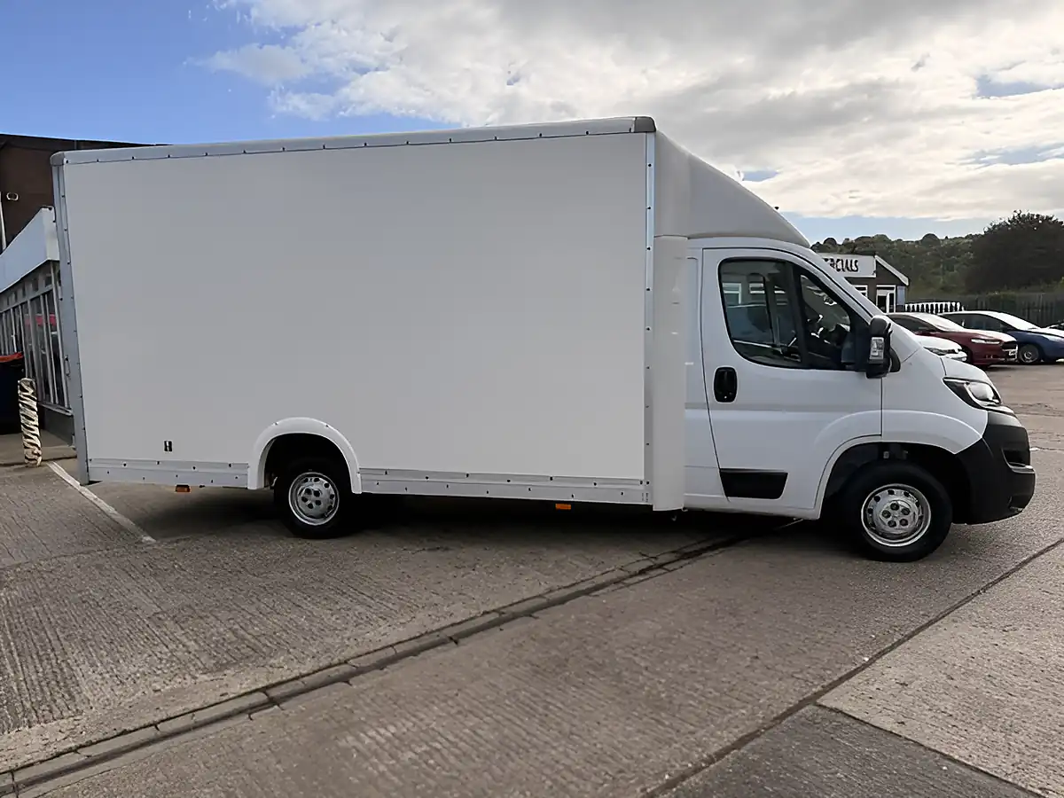 Used 2023 Peugeot Boxer 335 Professional Premium Plus White - Interior and Exterior details 3